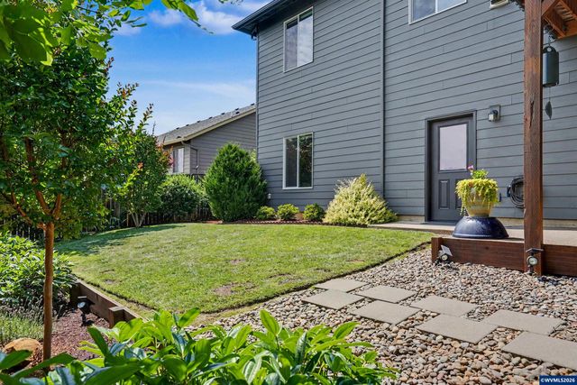 1644 Centennial Dr, Silverton, OR 97381