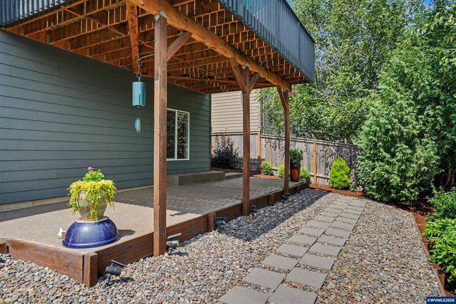1644 Centennial Dr, Silverton, OR 97381