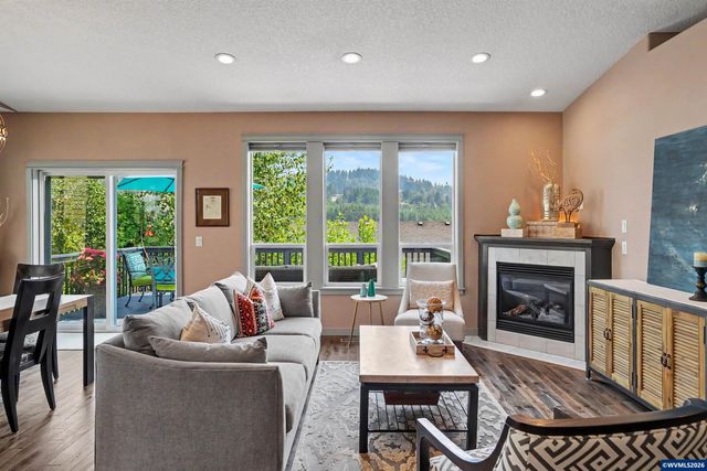 1644 Centennial Dr, Silverton, OR 97381