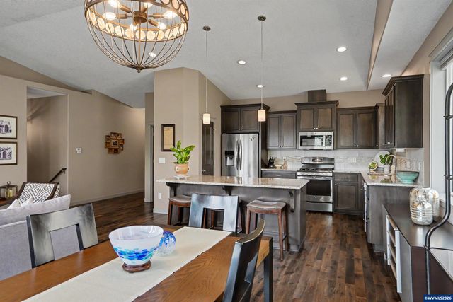 1644 Centennial Dr, Silverton, OR 97381
