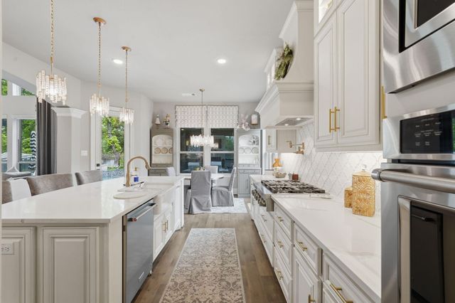 123 N Winter Sunrise Circle, The Woodlands, TX 77375