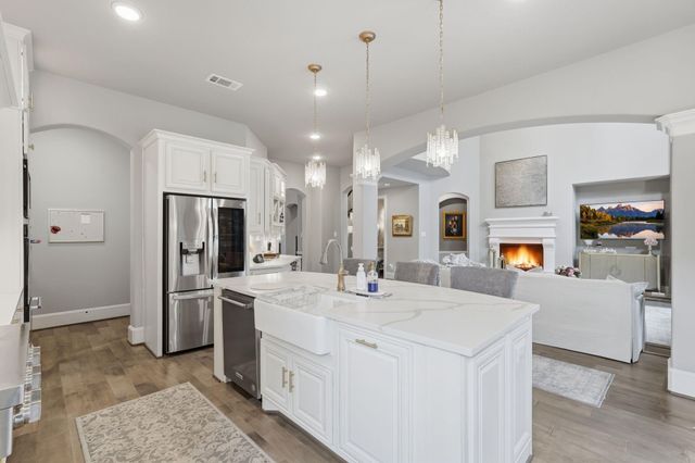 123 N Winter Sunrise Circle, The Woodlands, TX 77375