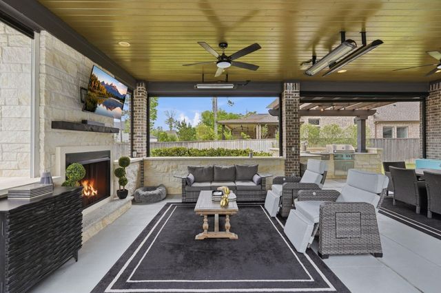 123 N Winter Sunrise Circle, The Woodlands, TX 77375