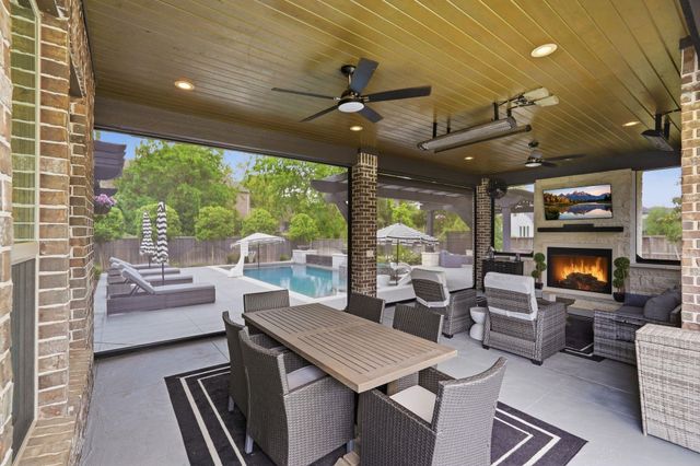 123 N Winter Sunrise Circle, The Woodlands, TX 77375