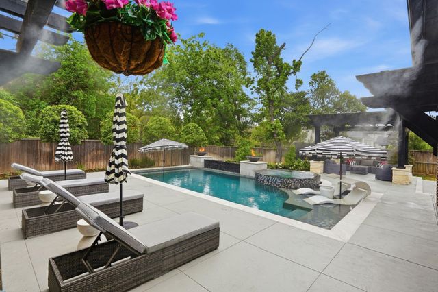 123 N Winter Sunrise Circle, The Woodlands, TX 77375