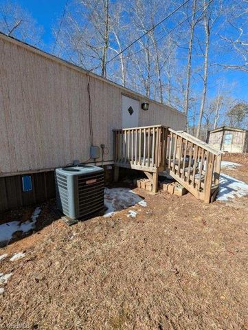 166 Veterans Avenue, Lexington, NC 27292