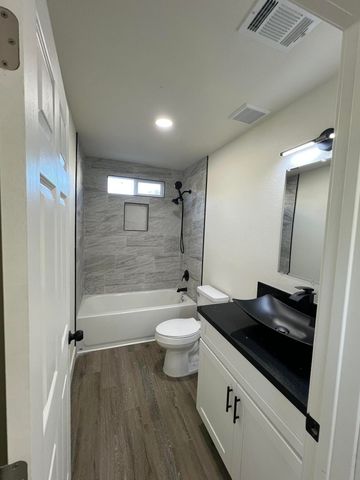 614 N View Street, Visalia, CA 93292