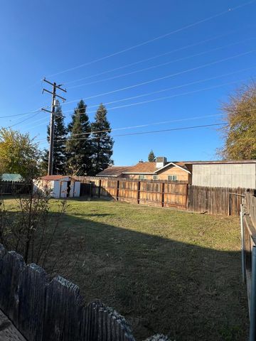 614 N View Street, Visalia, CA 93292