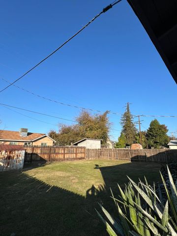 614 N View Street, Visalia, CA 93292