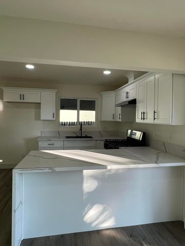 614 N View Street, Visalia, CA 93292