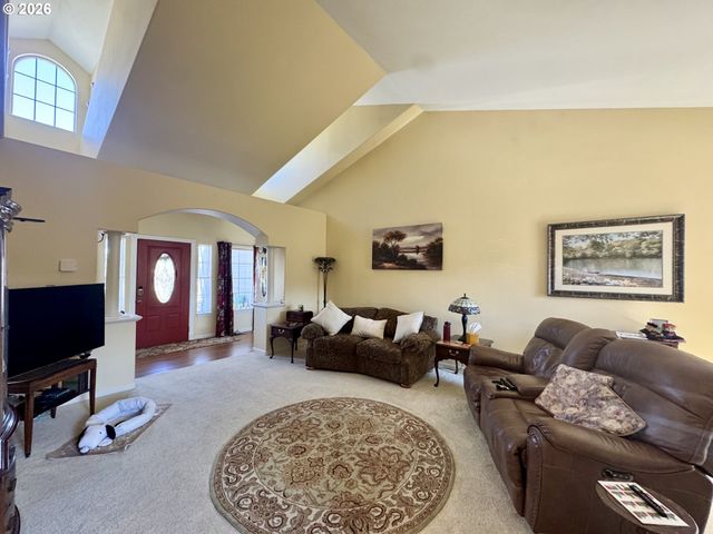 1256 Frogs Leap Ln, Eugene, OR 97404