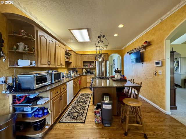 1256 Frogs Leap Ln, Eugene, OR 97404