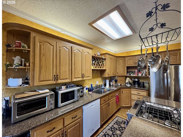 1256 Frogs Leap Ln, Eugene, OR 97404