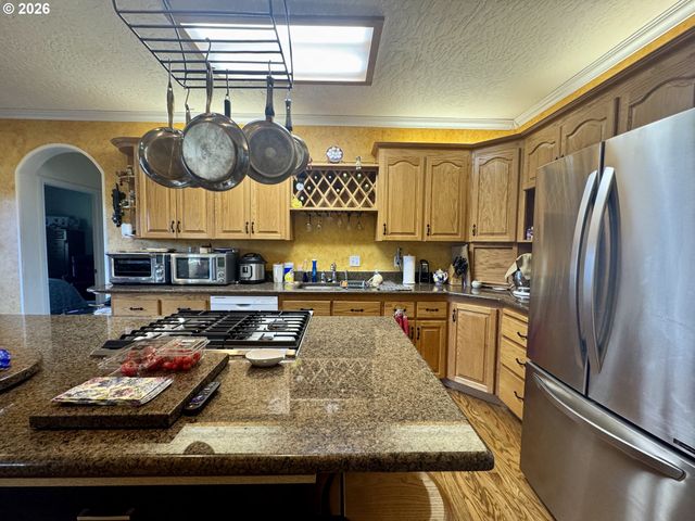 1256 Frogs Leap Ln, Eugene, OR 97404