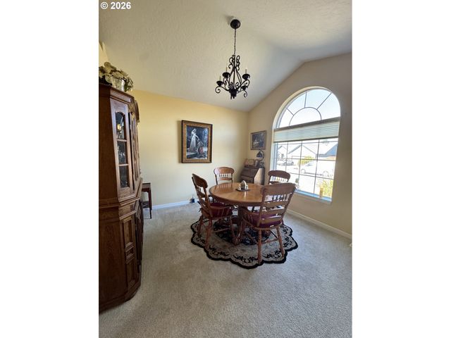 1256 Frogs Leap Ln, Eugene, OR 97404