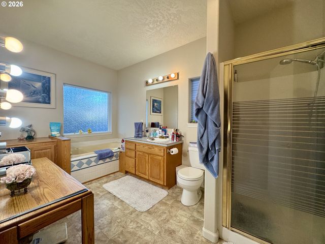 1256 Frogs Leap Ln, Eugene, OR 97404