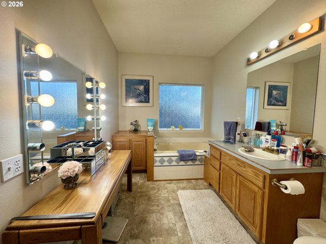 1256 Frogs Leap Ln, Eugene, OR 97404