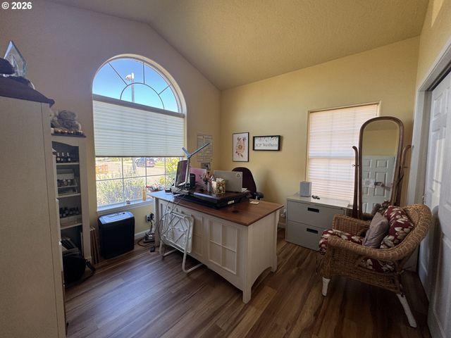 1256 Frogs Leap Ln, Eugene, OR 97404