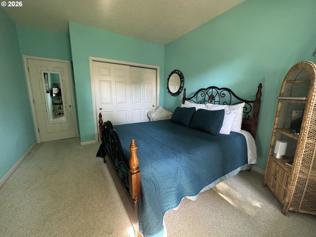 1256 Frogs Leap Ln, Eugene, OR 97404