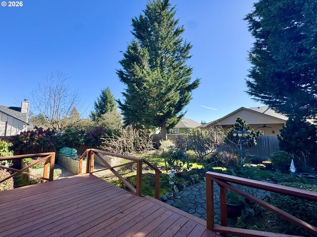 1256 Frogs Leap Ln, Eugene, OR 97404