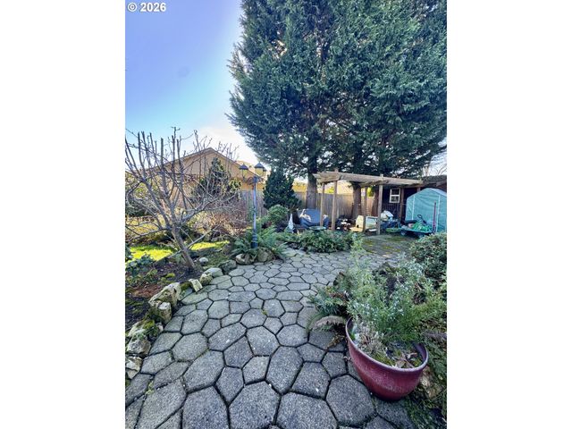 1256 Frogs Leap Ln, Eugene, OR 97404