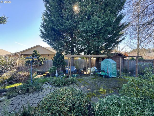 1256 Frogs Leap Ln, Eugene, OR 97404