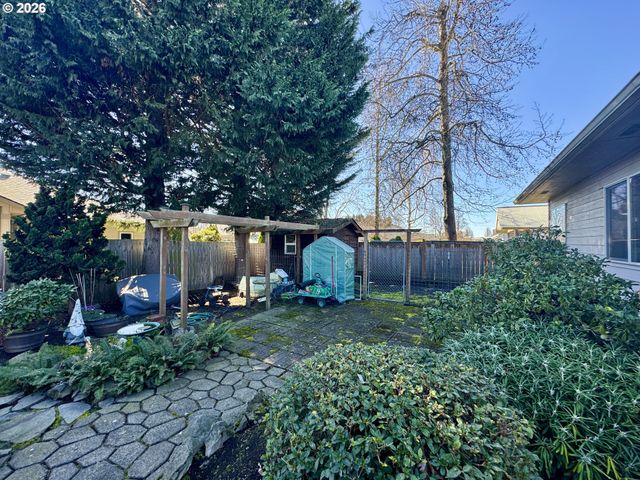 1256 Frogs Leap Ln, Eugene, OR 97404