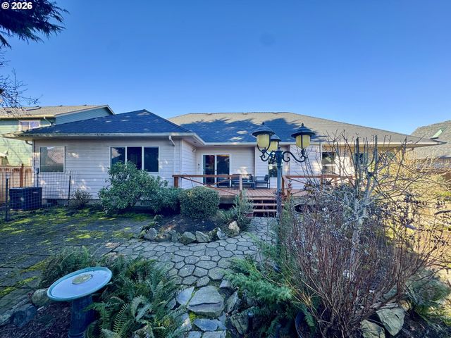 1256 Frogs Leap Ln, Eugene, OR 97404