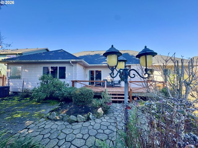 1256 Frogs Leap Ln, Eugene, OR 97404