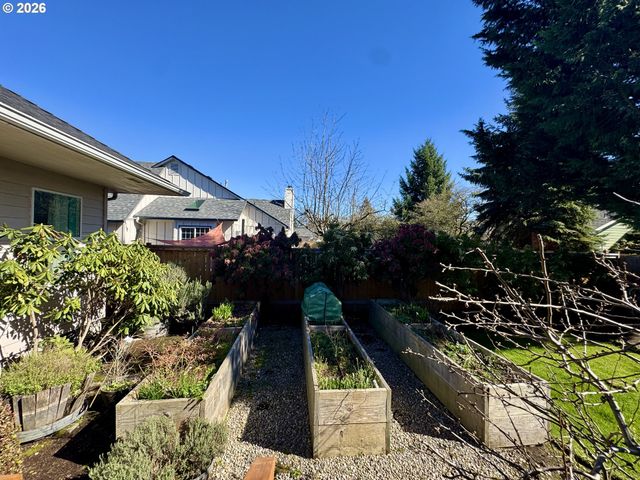 1256 Frogs Leap Ln, Eugene, OR 97404