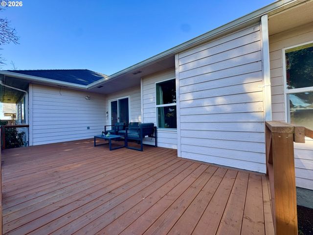 1256 Frogs Leap Ln, Eugene, OR 97404