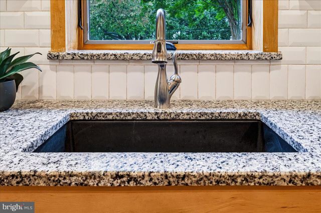 22 W DALE RD, Wilmington, DE 19810