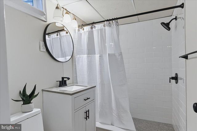22 W DALE RD, Wilmington, DE 19810