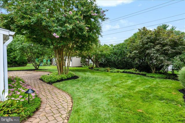 22 W DALE RD, Wilmington, DE 19810