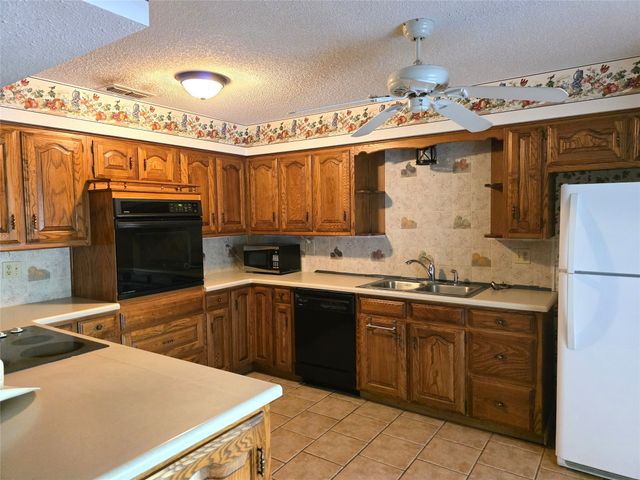 4221 Pine Wood Trail, Larue, TX 75770