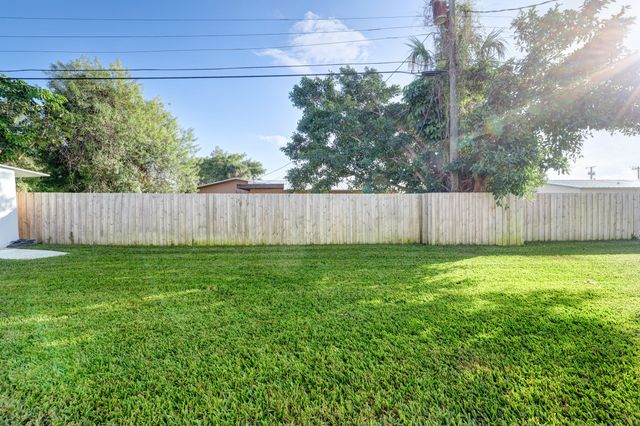 947 Fra-mar Place, Fort Pierce, FL 34982