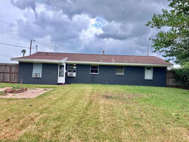 2033 Bay Street N, Texas City, TX 77590