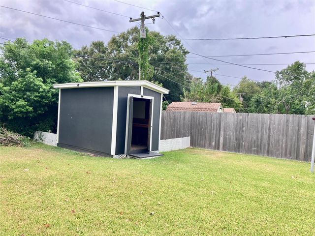 2033 Bay Street N, Texas City, TX 77590