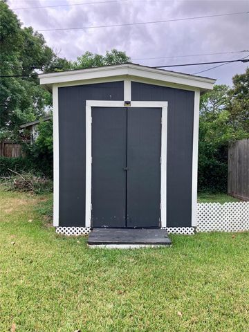 2033 Bay Street N, Texas City, TX 77590