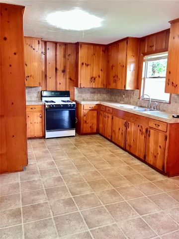 2033 Bay Street N, Texas City, TX 77590