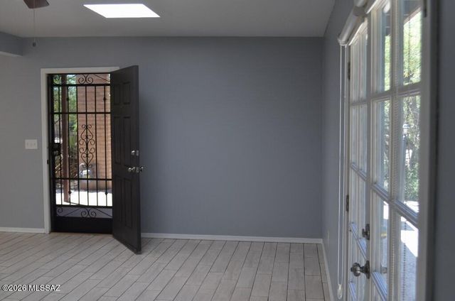 9159 E Broadway Boulevard, Tucson, AZ 85710