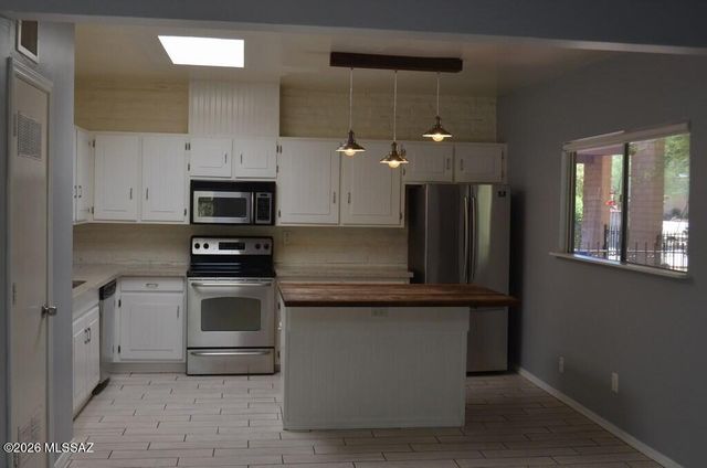 9159 E Broadway Boulevard, Tucson, AZ 85710