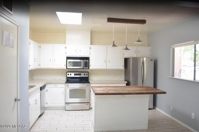 9159 E Broadway Boulevard, Tucson, AZ 85710