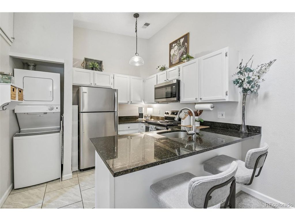 982 S Dearborn Way 18, Aurora, CO 80012