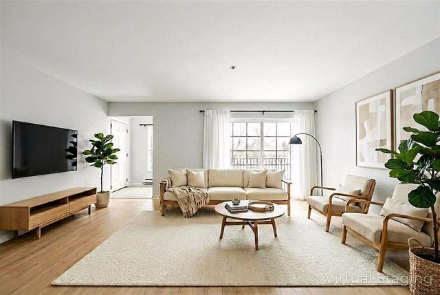 120 W Oakbrook Drive, Ann Arbor, MI 48103