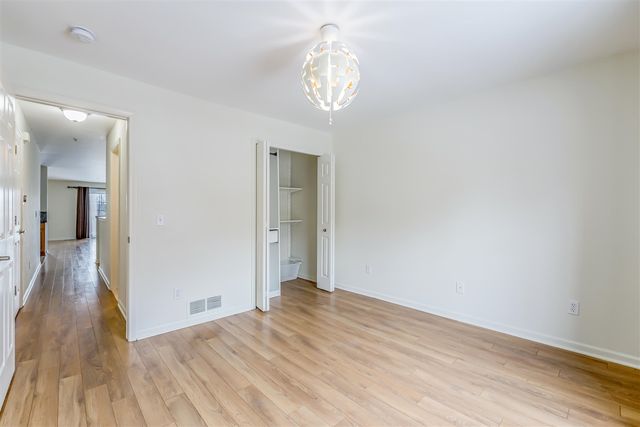 120 W Oakbrook Drive, Ann Arbor, MI 48103