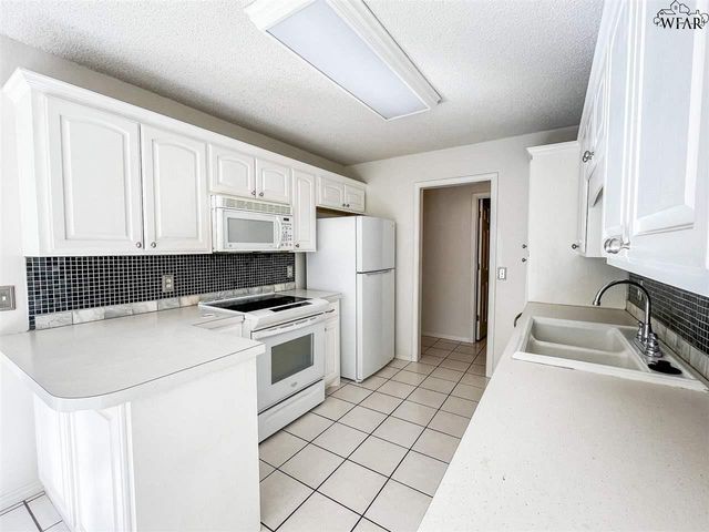 2324 HUNTERS GLEN, Wichita Falls, TX 76306