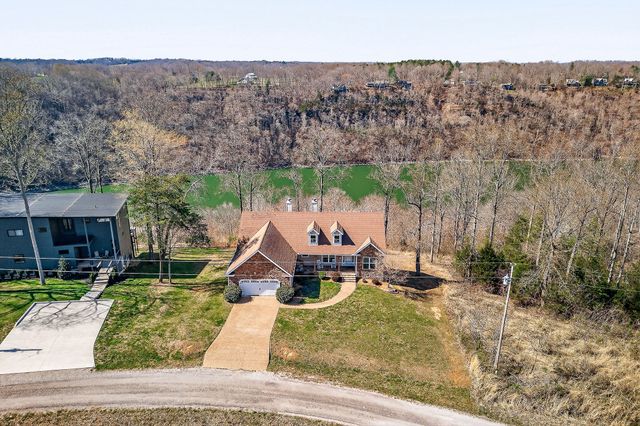 1175 W Hutchins Bend Rd, Sparta, TN 38583