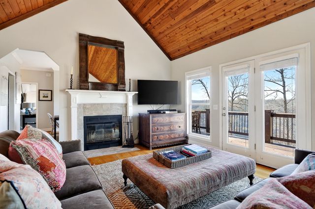 1175 W Hutchins Bend Rd, Sparta, TN 38583