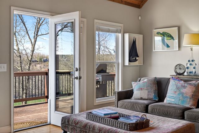 1175 W Hutchins Bend Rd, Sparta, TN 38583